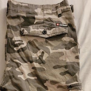 Airwalk Grey Camo Short size 40